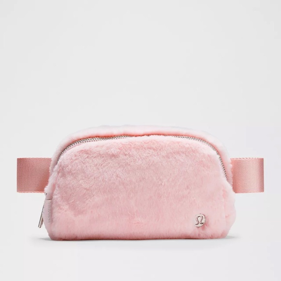 Lululemon athletica Everywhere Belt Bag Plush Fleece, strawberry milkshake, NWT - Picture 1 of 7